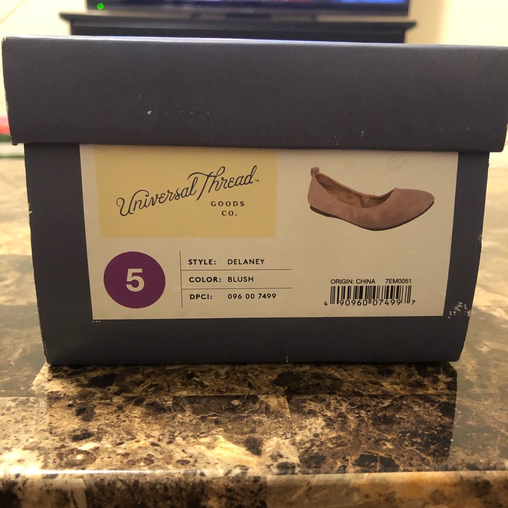 Universal Thread Delaney Blush Flats NWT size 5